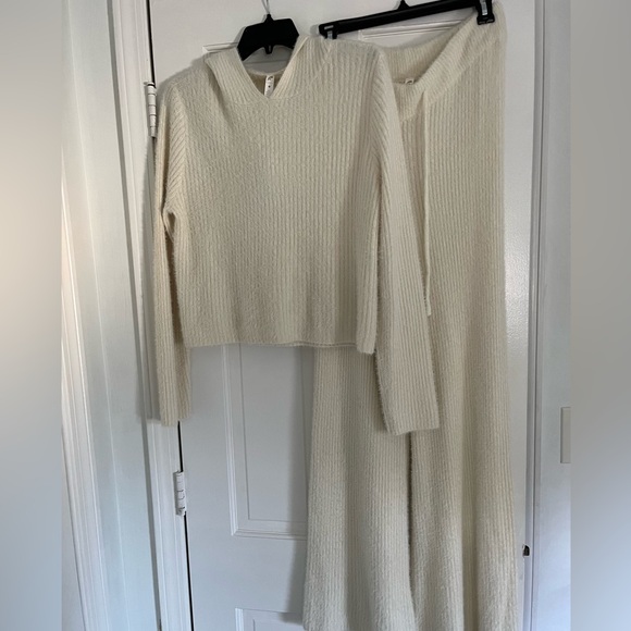 Fornia pant set. New with tags - Picture 2 of 7